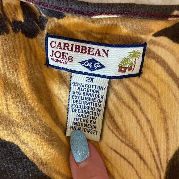 Caribbean Joe women’s multi color big floral pattern, 3/4 sleeve, rushed sides - Picture 10 of 11
